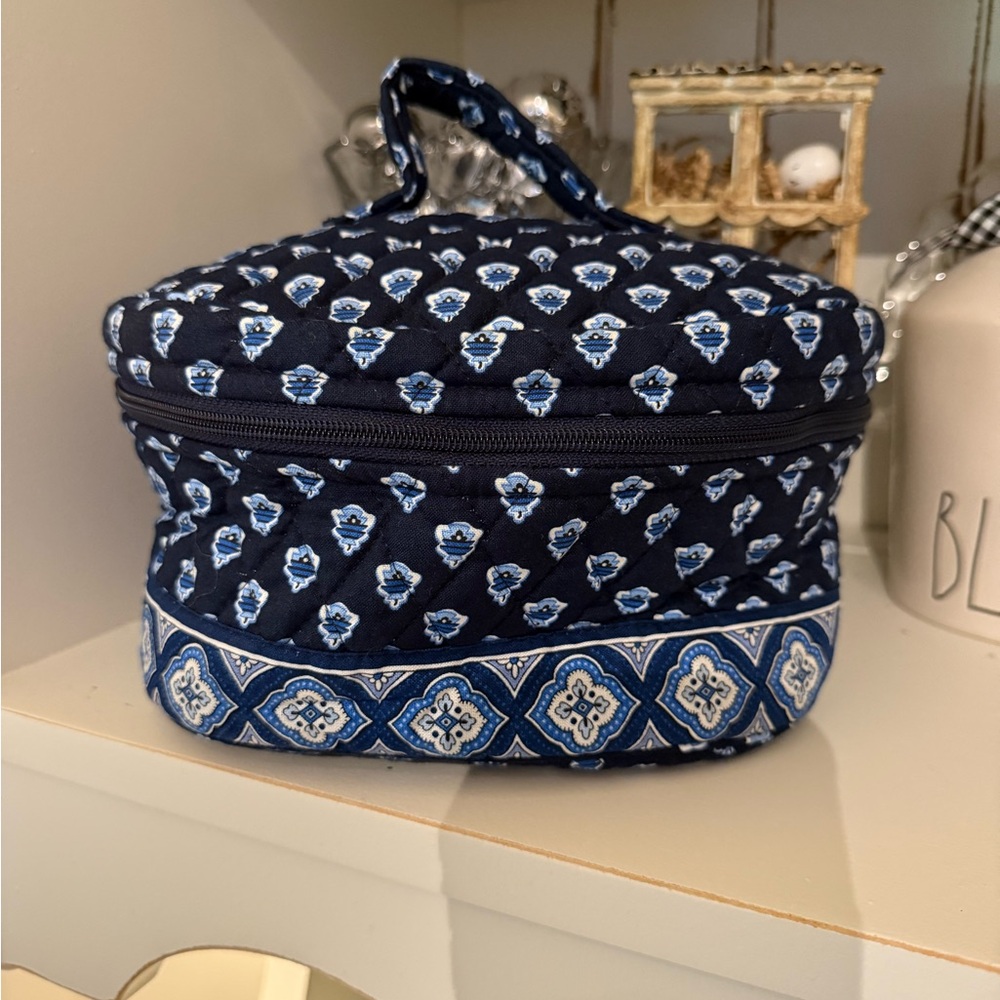 Retired Vintage Vera Bradley Navy Nantucket travel makeup bag